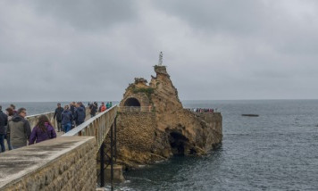 rocher-de-la-vierge-biarritz.jpg