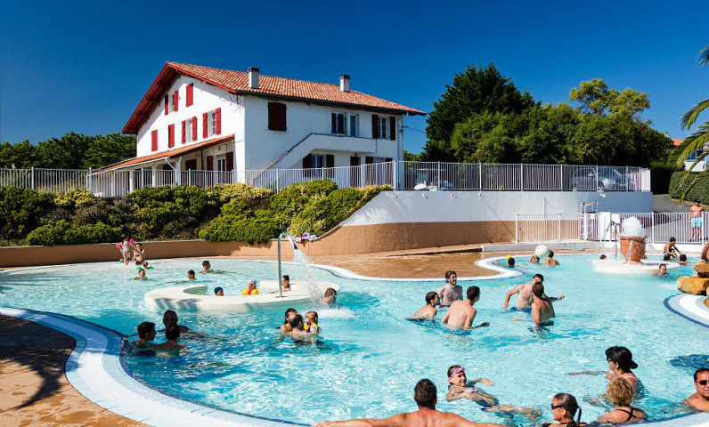 piscine-chauffee-camping-pays-basque.JPEG