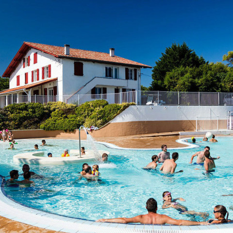 piscine-chauffee-camping-pays-basque.JPEG